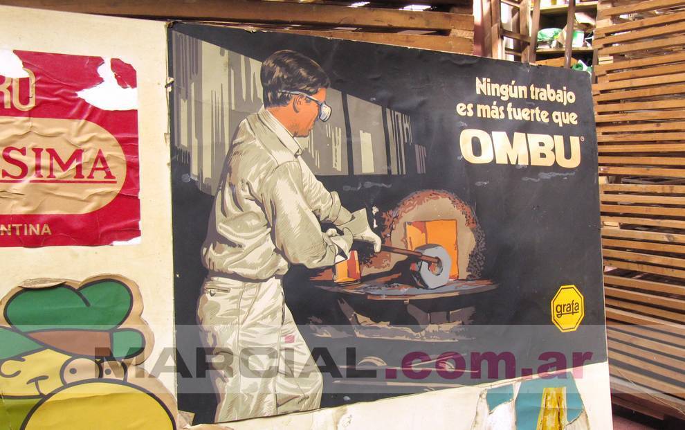 Afiche de la ropa de trabajo marca Ombú de Grafa, realizado en el año 1968. Este cartel fue realizado en cartulina e impreso a 12 colores